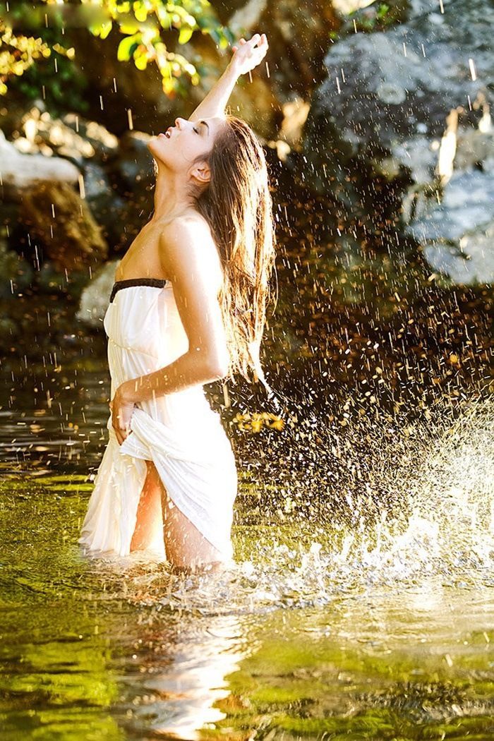 Marie Avgeropoulos in Vilnius