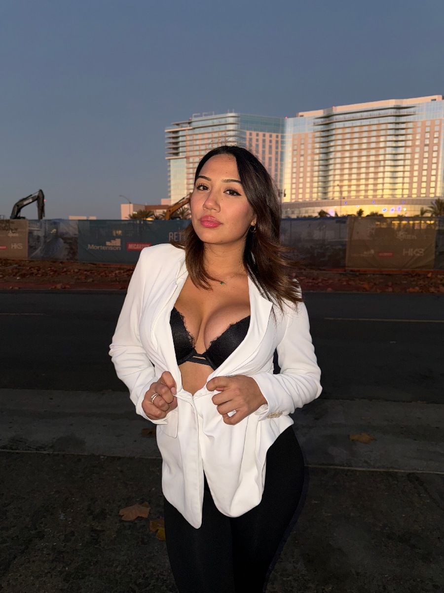 Take a pause and enjoy Ali Cruz — streaming from Vilnius