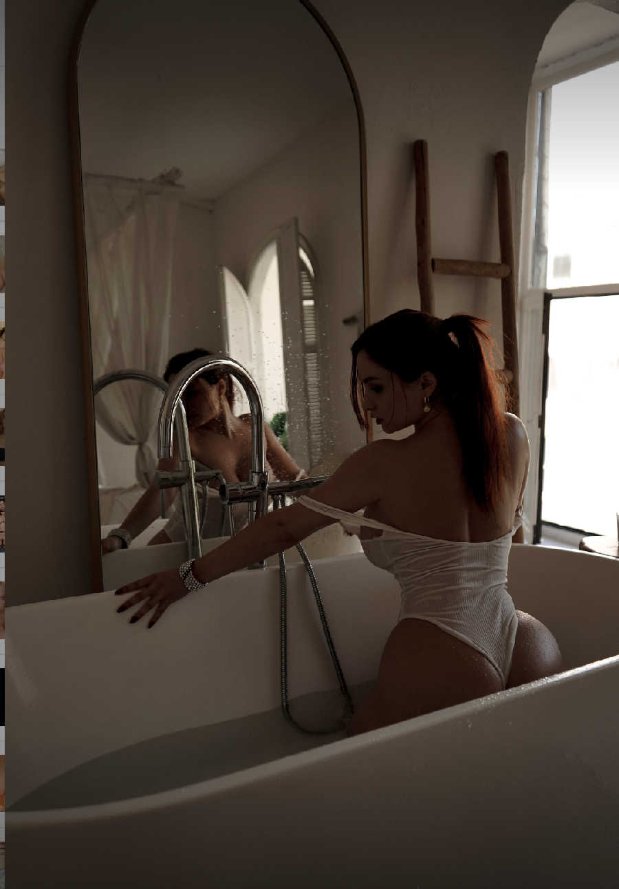 A playful frame from Miranda Faith nude — online in Vilnius