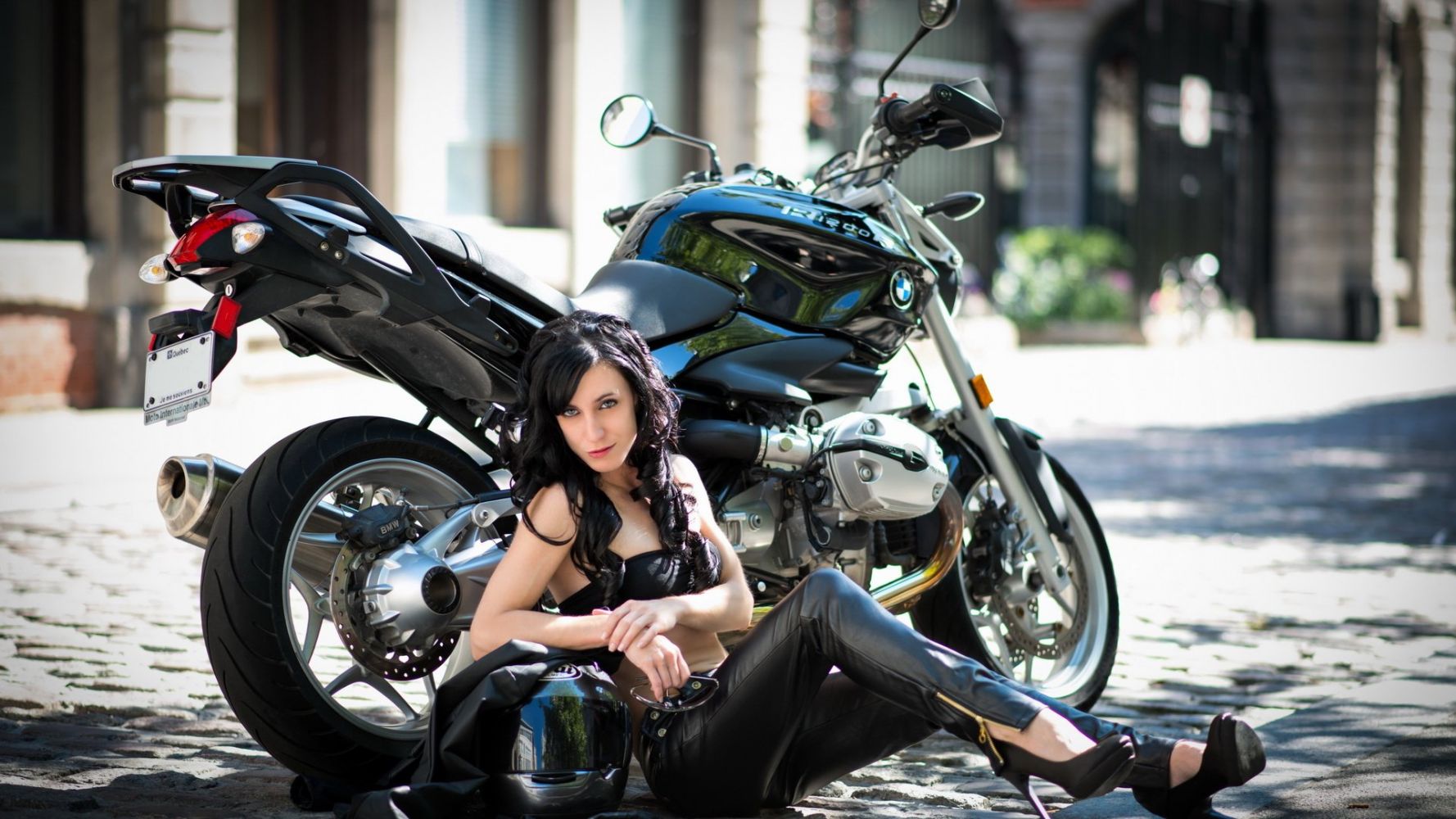 European women on bikes in Vilnius