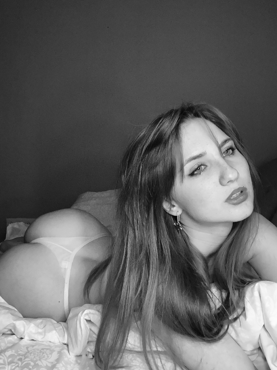 Take a pause and enjoy Nata nude — streaming from Vilnius