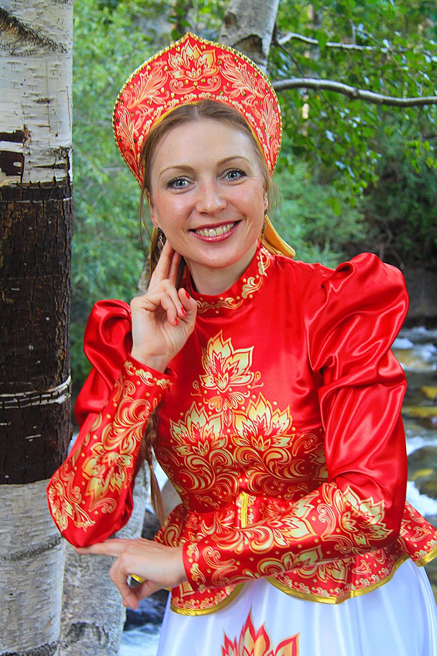 Women in Slavic costumes in Vilnius