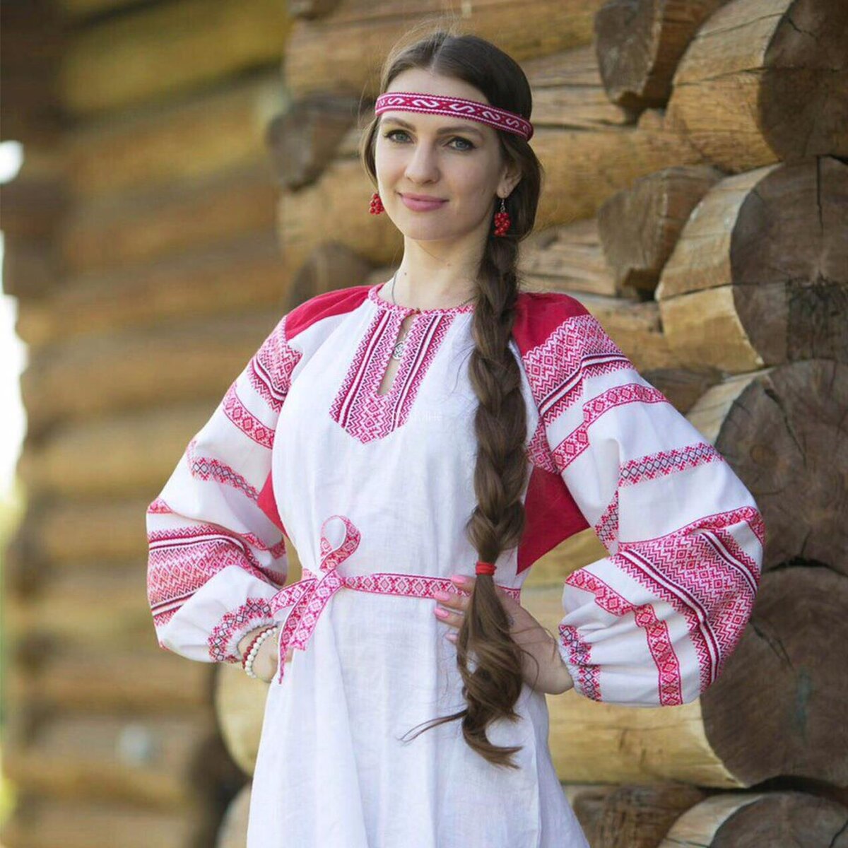 Girls in Slavic costumes in Vilnius