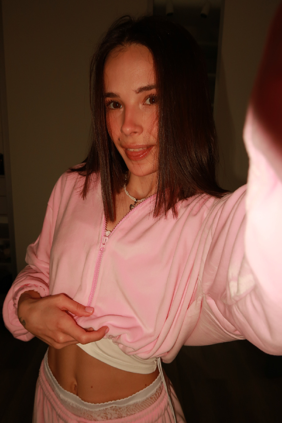 Tina brings the glow — live moments in Vilnius